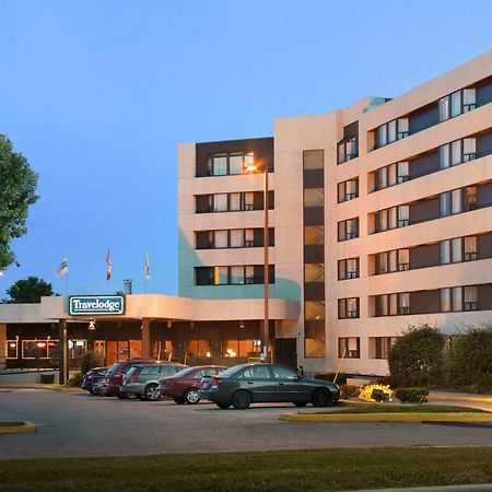 Travelodge By Wyndham Toronto East Экстерьер фото