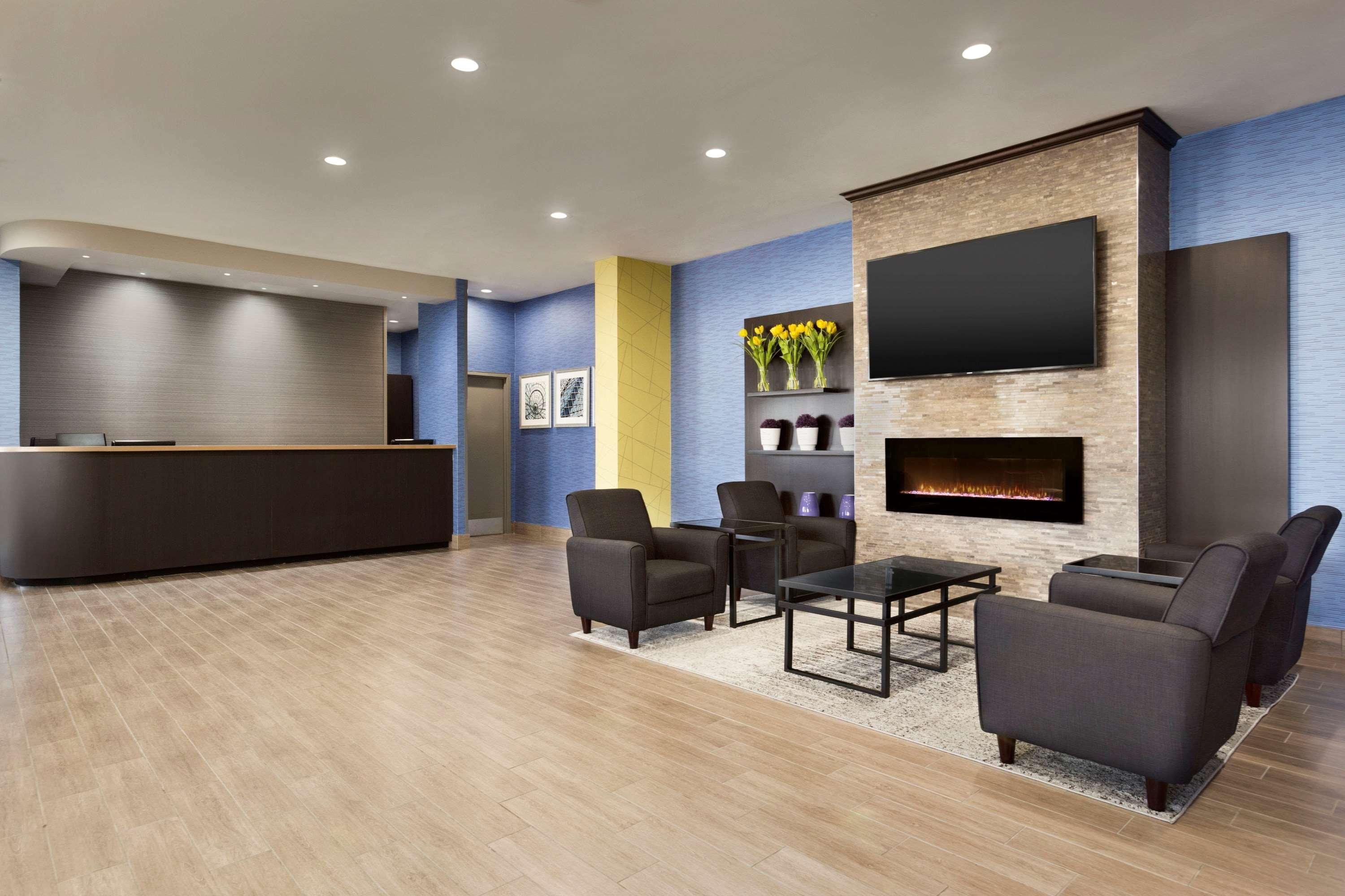 Travelodge By Wyndham Toronto East Экстерьер фото