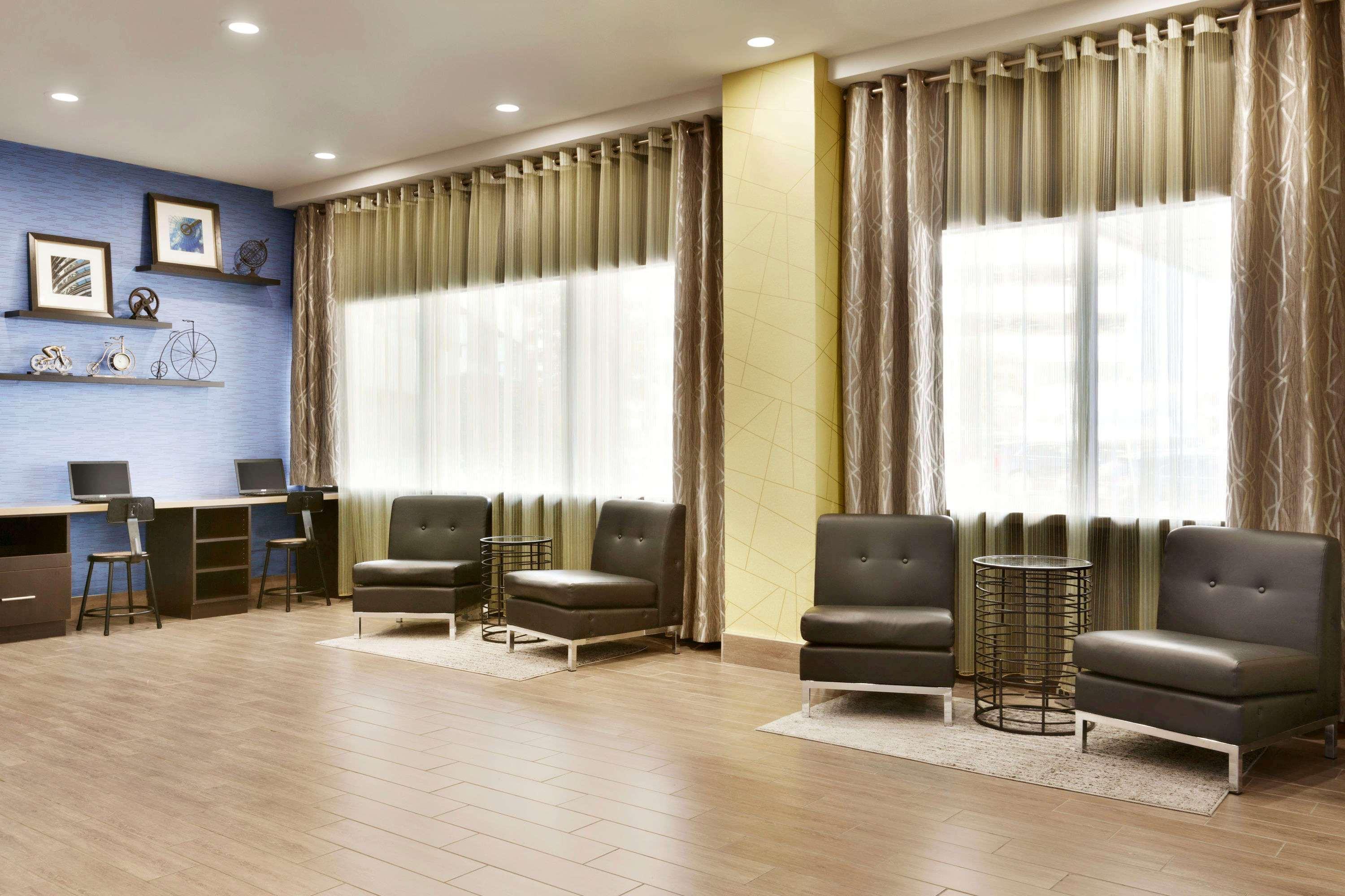 Travelodge By Wyndham Toronto East Экстерьер фото