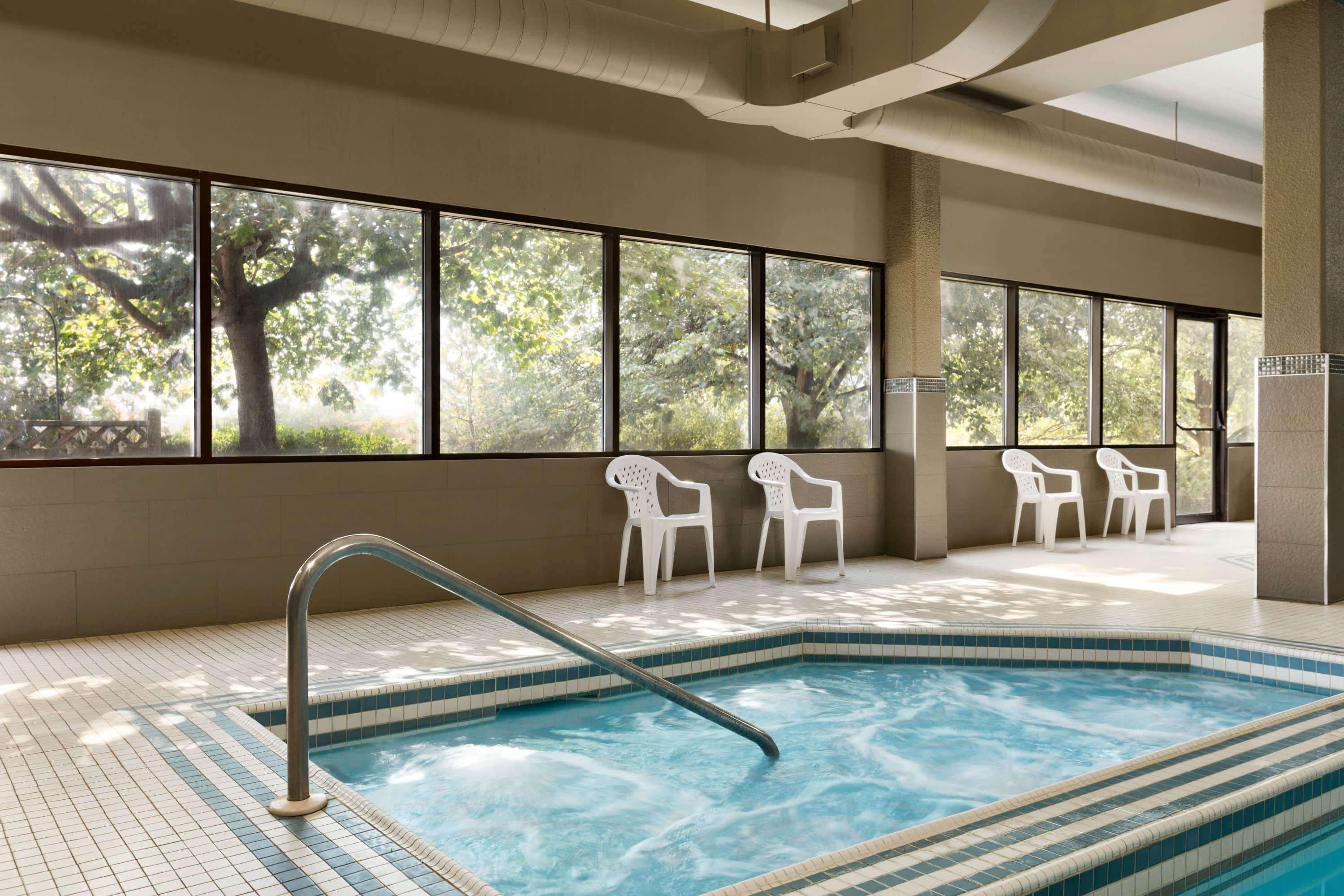 Travelodge By Wyndham Toronto East Экстерьер фото