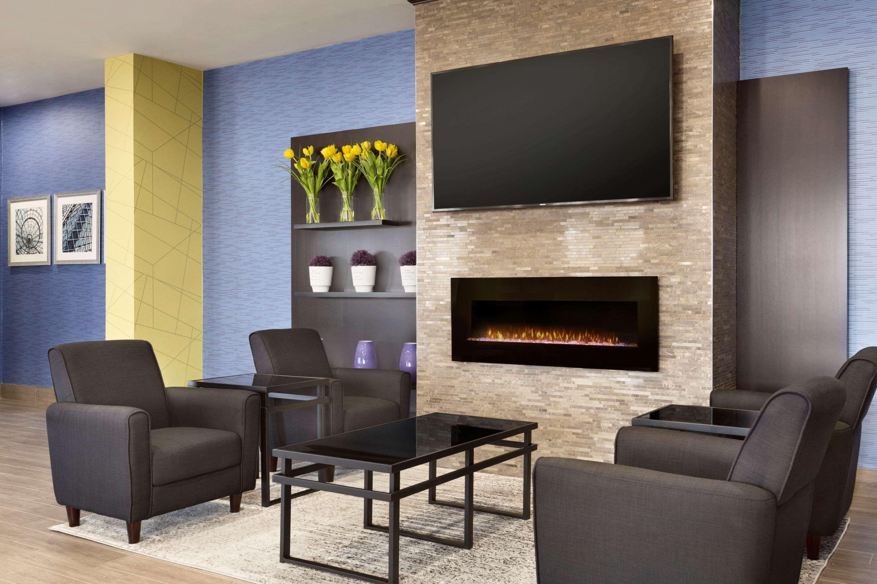 Travelodge By Wyndham Toronto East Экстерьер фото