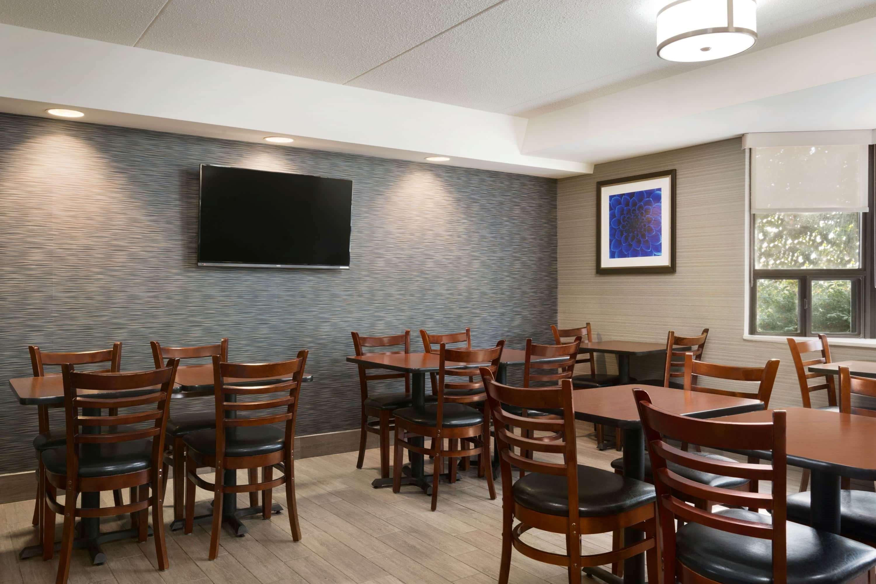 Travelodge By Wyndham Toronto East Экстерьер фото