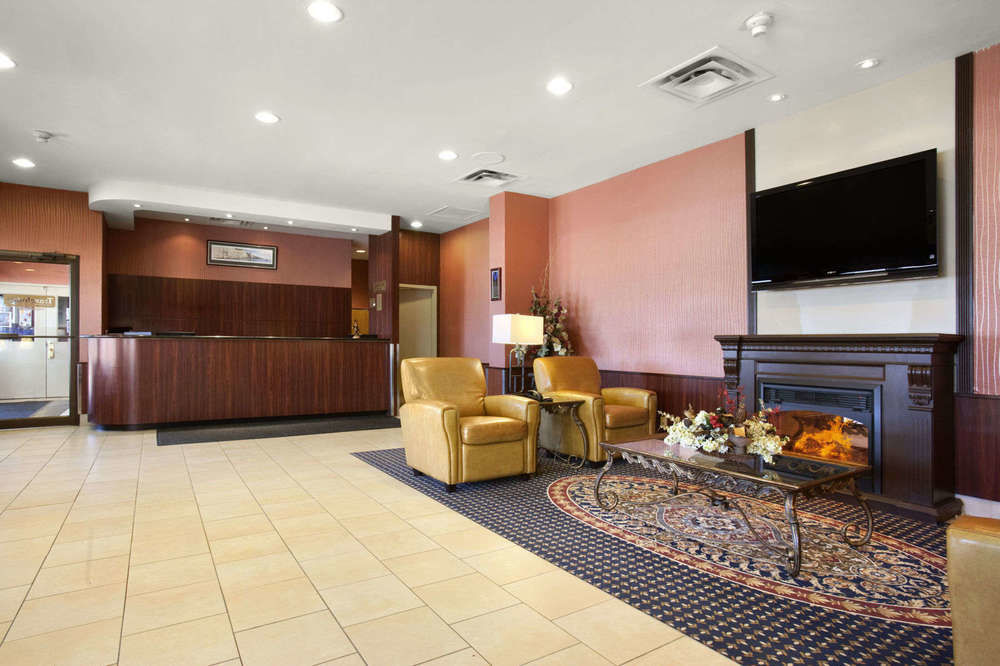 Travelodge By Wyndham Toronto East Экстерьер фото